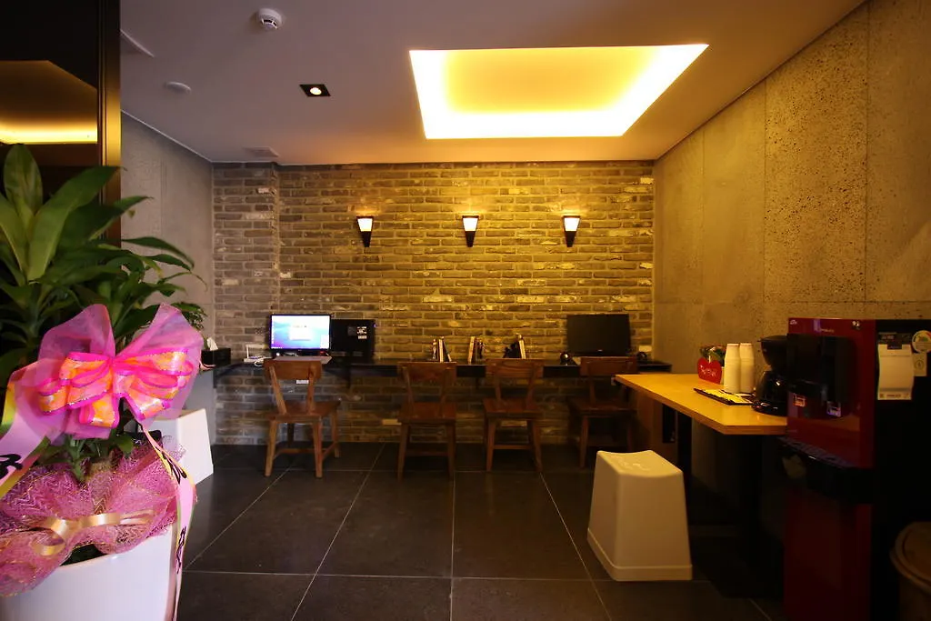 Lemon Tree Hotel Seoul 3*,
