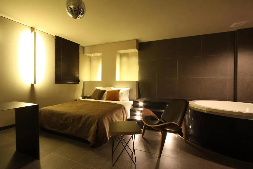 Lemon Tree Hotel Seoul 3*,
